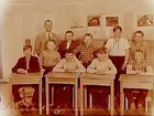Olaus Petriskolan, klassrumsinteriör, klass 5-6, sal 40.
9 pojkar med lärare Nils Bokvist.