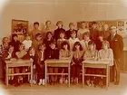 Nya Olaus Petriskolan, klassrumsinteriör, klass 6B, sal 1.
25 skolbarn med lärare Tore Zötterman.