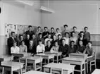 Olaus Petriskolan, klassrumsinteriör, 28 pojkar med lärare Bengt Andersson.
Klass 8A, sal 9.