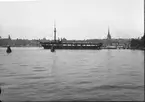 Båten Vanadis från bron till Kastellholmen. Båten är byggd i Karlskrona 1862, längd 65m, bredd 12,5 , 14 kanoner. Världsomsegling 1883-1885. Ändrades till logementsfartyg 1904. Slopades 1941.