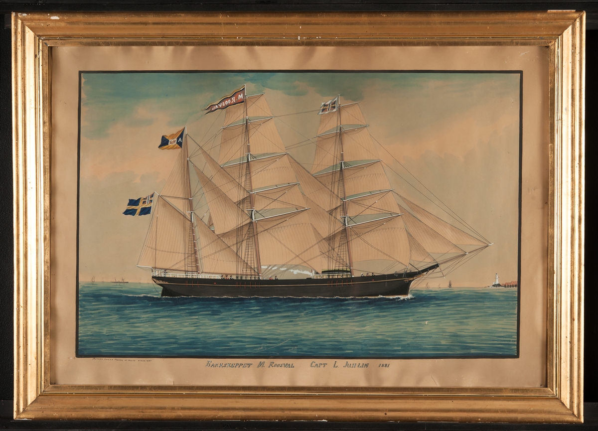 Till sjöss, bidevind lovarts sida med alla segel satta.
Styrbords sida. Svensk flagg med unionsmärke. Förut stad med fyrtorn.
Stävornament: Galjonsbild: Huvud?