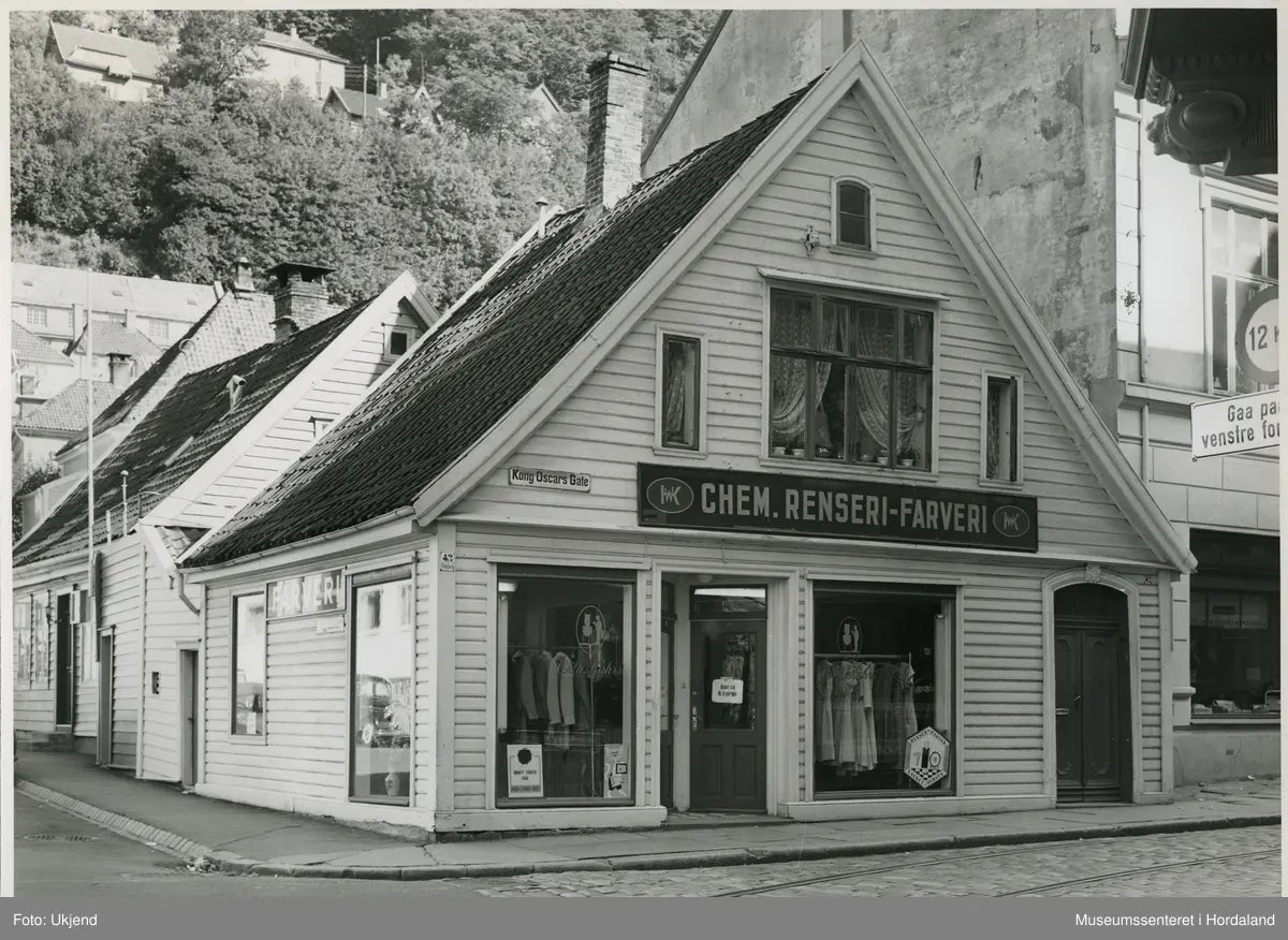 Butikklokale til Wilhelm Kahrs Kemisk Renseri & Farveri i Kong Oscars gate i Bergen.