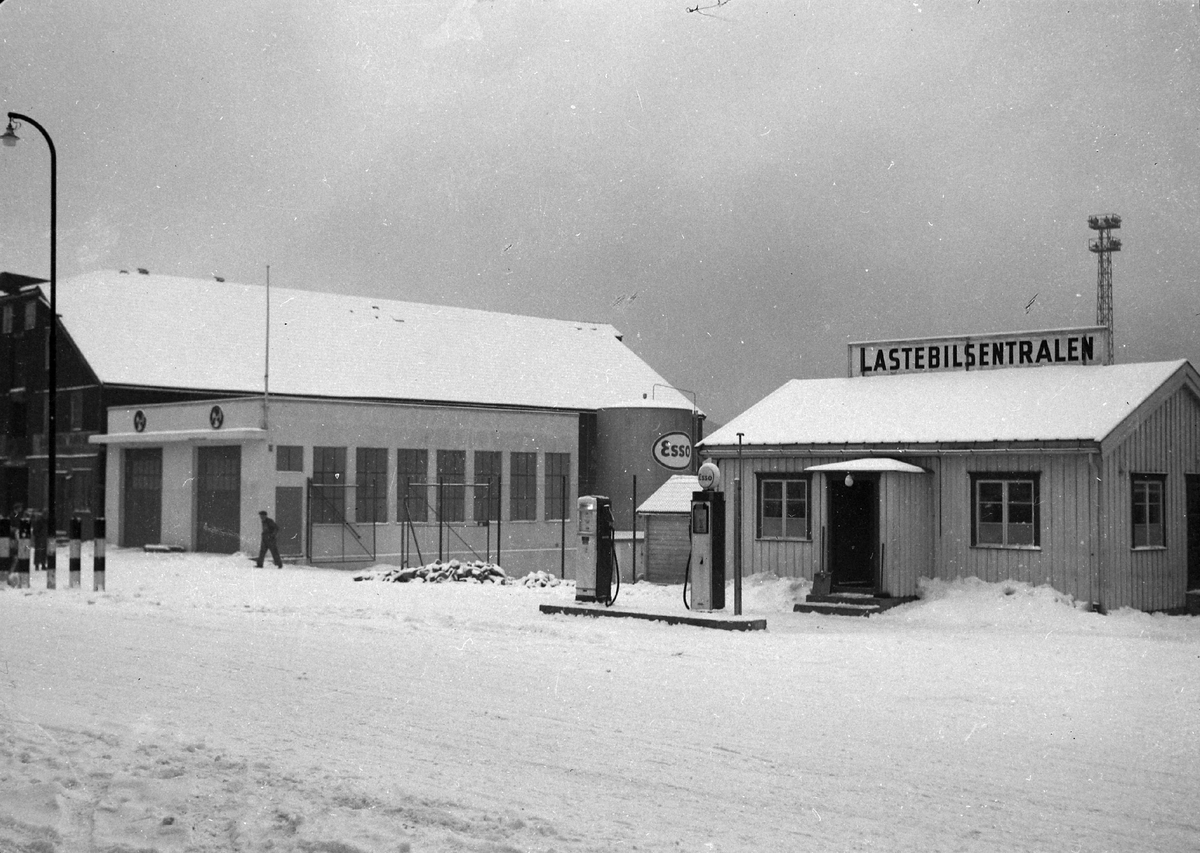 Vestlandske Petroleumscompagni A/S og Lastebilsentralen i Sandgata