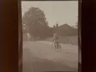 1/9 1927. Skolflicka på cykel