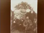 25/8 1912, Släktfoto med damer och herrar