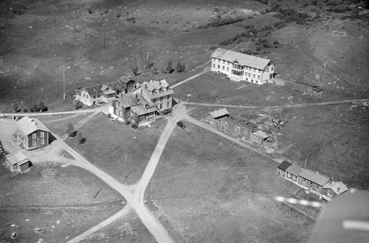 Hjerkinn fjellstue, Dovre, 08.07.1952, veier