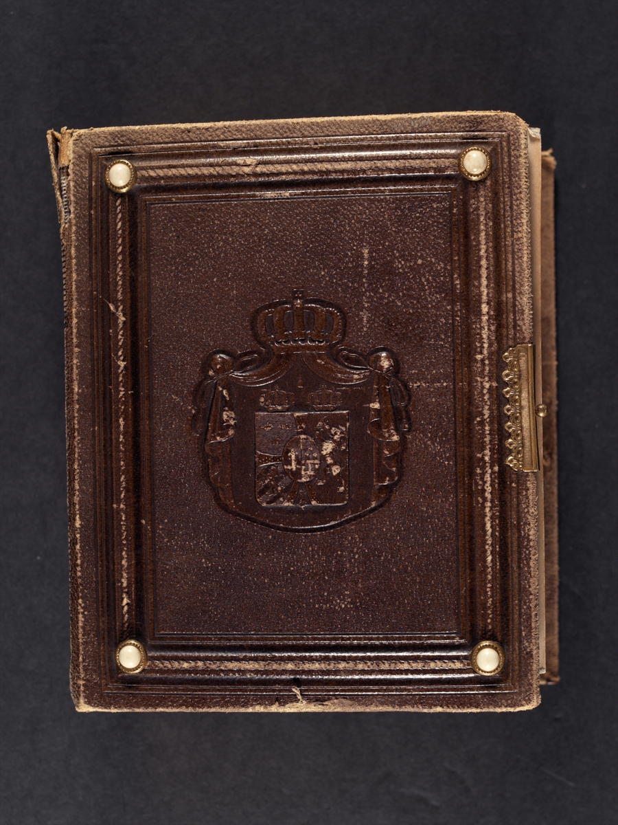 Fotoalbum med porträtt tagna under von Dübens expedition till Lappland, 1868.