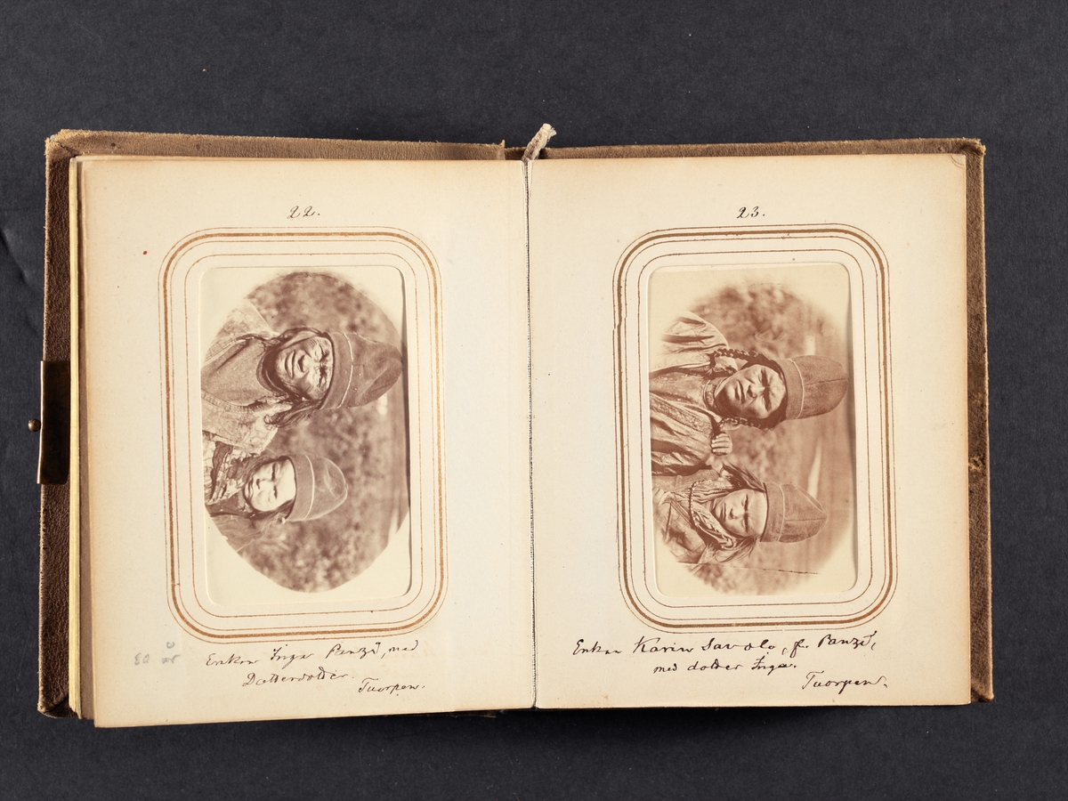 Fotoalbum med porträtt tagna under von Dübens expedition till Lappland, 1868.