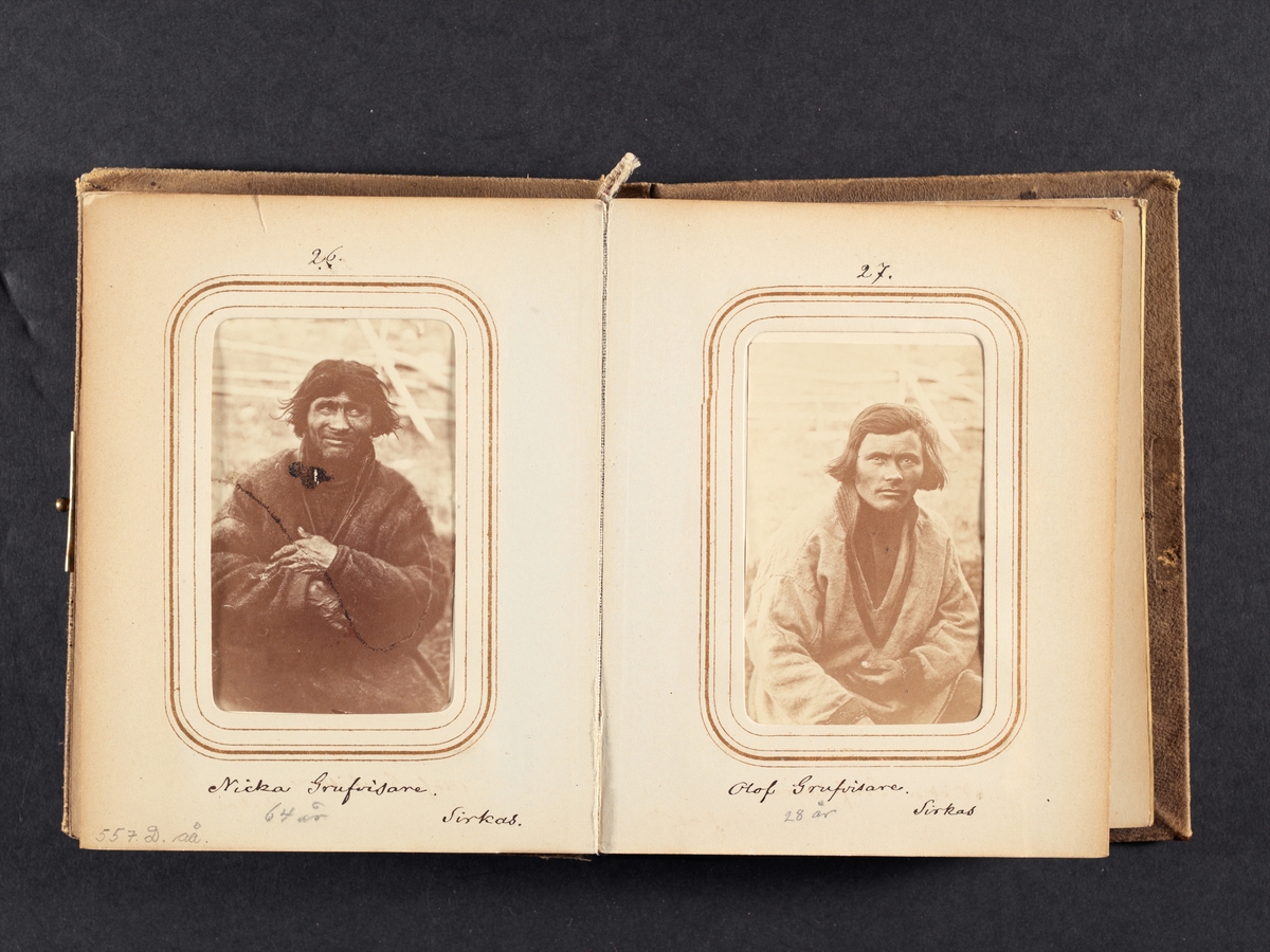 Fotoalbum med porträtt tagna under von Dübens expedition till Lappland, 1868.