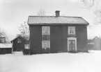 Tvåvånings bostadshus.
Aronsson