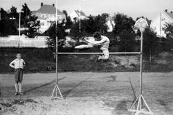 Friidrett på Sportsplassen.
Jevne i høydehopp.