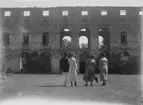 Kolonien Borgholm.
Karl Hedström och tre kvinnor vid Borgholms slottsruin.