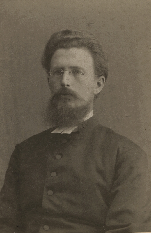 En man.
Wilhelm Callmander (1846-1910) kyrkoherde i Lerbäck, kontraktprost i Kumla, LVO. Gift 1871 med Anna Westfeldt (1844-1923). Barn: Josef, Ester (Sanne), Signe (Gulda), Gerda (Thermaenius), Jacob, Ingrid (Toll), Wilhelm d.y. och David.