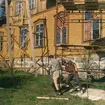 Bystad skola.
Ommålning av huset 1968. Mannen i kortbyxor är givarens far, Jerzy Luczak-Szewczyk. Den andre är en man som givarens far anställde för arbetet, Tommy Karlsson.
Samma sak gäller för bild 5-7 som för bild 3-4, de är tagna 1968, ej 1969 då rullen framkallades.