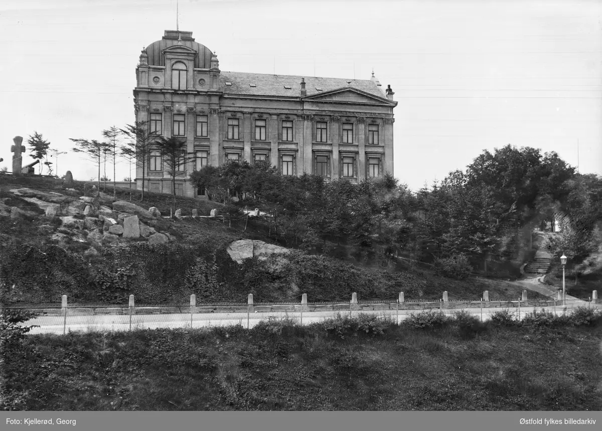 Stavanger museum 1910, bygd i 1893. Tegnet av arkitekt Hartvig Sverdrup Eckhoff.