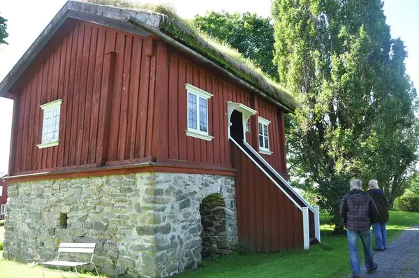 Foto av stuen i Holmedal