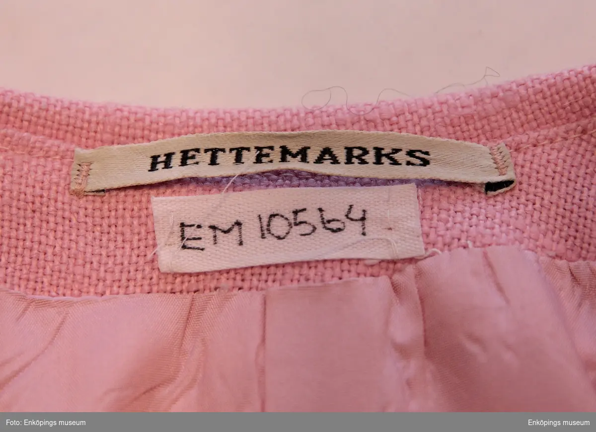 Rosa damkappa av linne med sidenfoder.
