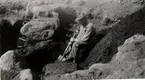 Från utgrävning av Gällshögens gravfält. Utgrävning våren 1935.