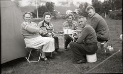 "Yst" leirplass. Den ligg mellom Ulsberg og Tynset. Ved bord
