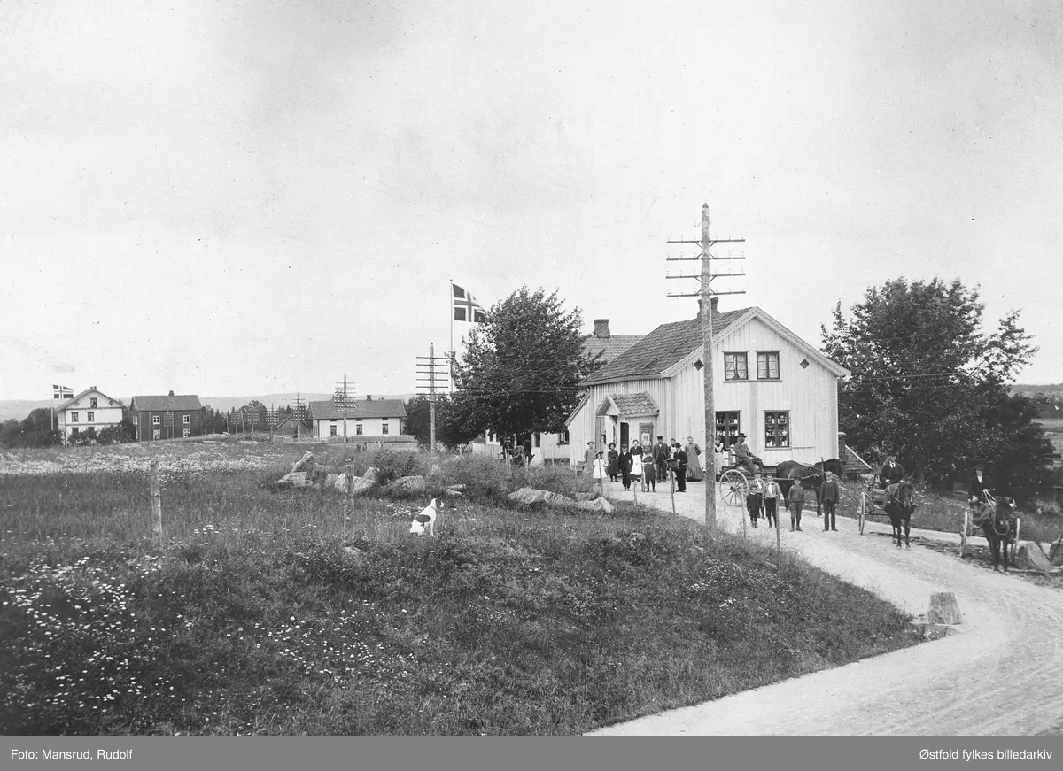 Skjønhaug landhandleri og poståpneri i Trøgstad, ca. 1905.