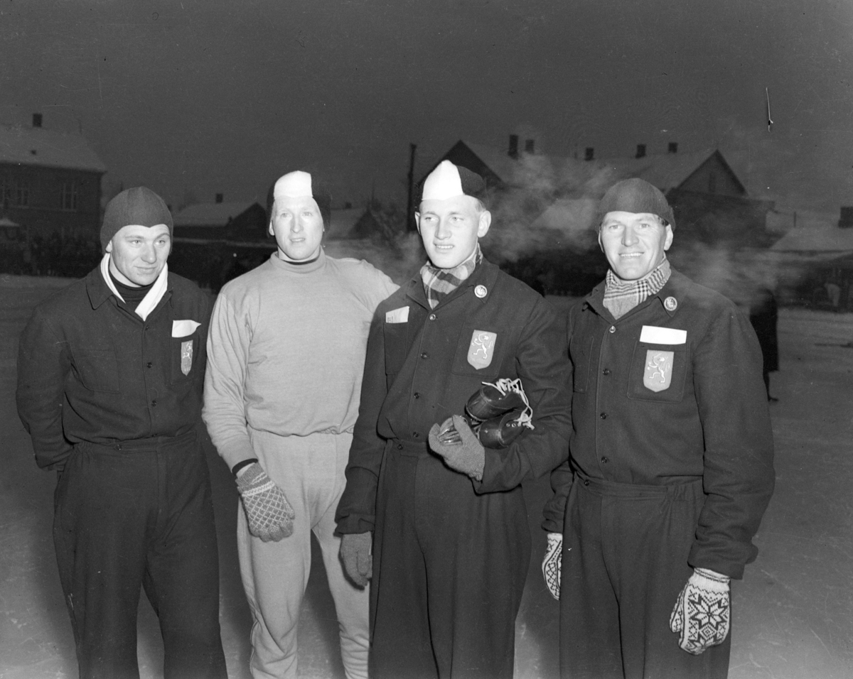 Hamar stadion, europamesterskapet på skøyter 1948, fra v: Anton Huiskis, Wim van der Voort, Kees Broekman og Jan Langedijk, det nederlandske laget 1948,