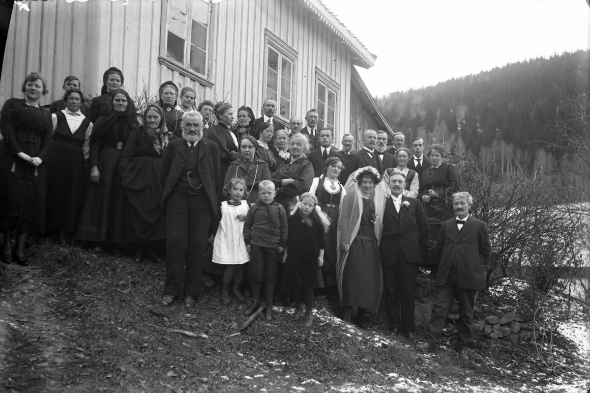 Fotsamling etter Hans Tveito. Helvigs bryllup i Asklund, 1920.