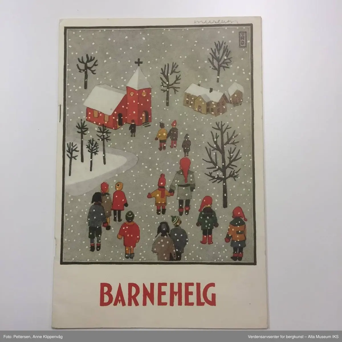 Omfatter: Norsk ukeblad nr.37/1972, Hjemmet nr.36/1972, Illustrert nr.14/1962, Fredhöis Skib o hoi nr.5/1959, Kvinner og klær nr.30/1954, Alle kvinners blad nr.42/1954, nr.46/1955, nr.36/1972, nr.37/1972, Se og hør nr.21/1984, Romantikk julenr.1970 og 1971, Barnehelg julen 1959, Lys - det illustrerte morsdagshefte 1960, Finnmark Dagblad 9/8 1976, 1/3 1979
