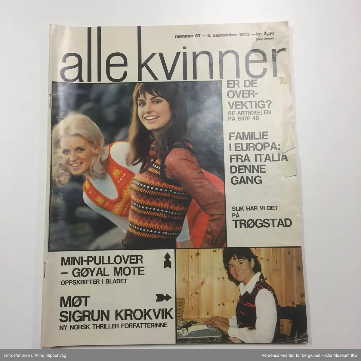 Omfatter: Norsk ukeblad nr.37/1972, Hjemmet nr.36/1972, Illustrert nr.14/1962, Fredhöis Skib o hoi nr.5/1959, Kvinner og klær nr.30/1954, Alle kvinners blad nr.42/1954, nr.46/1955, nr.36/1972, nr.37/1972, Se og hør nr.21/1984, Romantikk julenr.1970 og 1971, Barnehelg julen 1959, Lys - det illustrerte morsdagshefte 1960, Finnmark Dagblad 9/8 1976, 1/3 1979