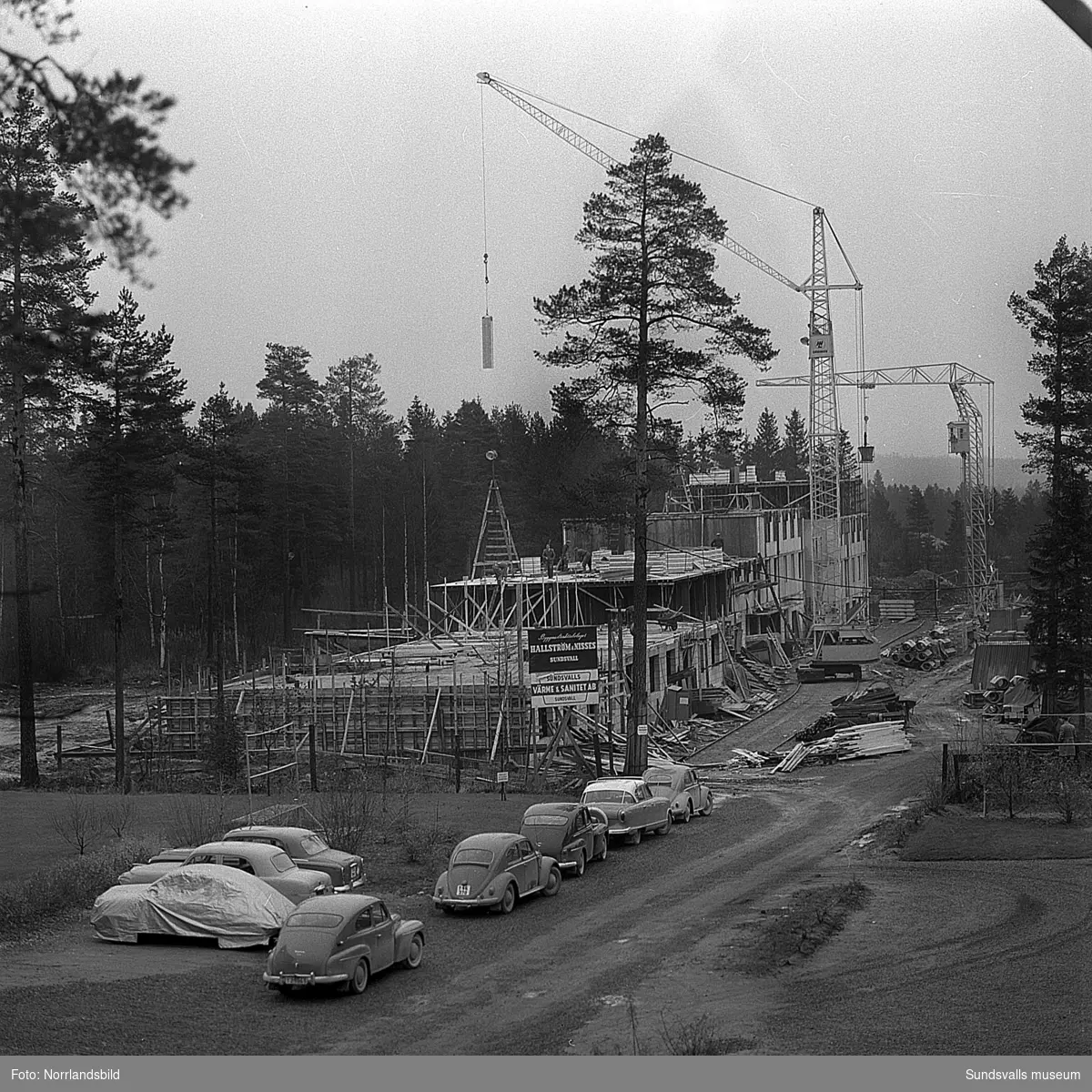 Bygge av flerfamiljshus vid Tallrotsgatan i Haga.