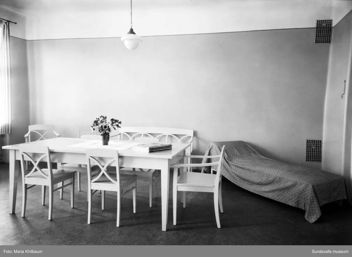 Interiörer (dagrum, sjuksalar och korridprer) från det nybyggda stenhuset vid Epidemisjukhuset efter Ludvigsbergsvägen (tidigare Epidemivägen) i Alliero.