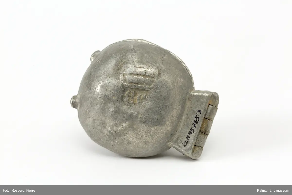 KLM45785:3. Form. Av tenn. Form för att gjuta dekorationer i glass. Formen av en ros. I botten stämpel, CC och Breveté, S.G.D.G. för företaget Cadot et Cie, Frankrike.