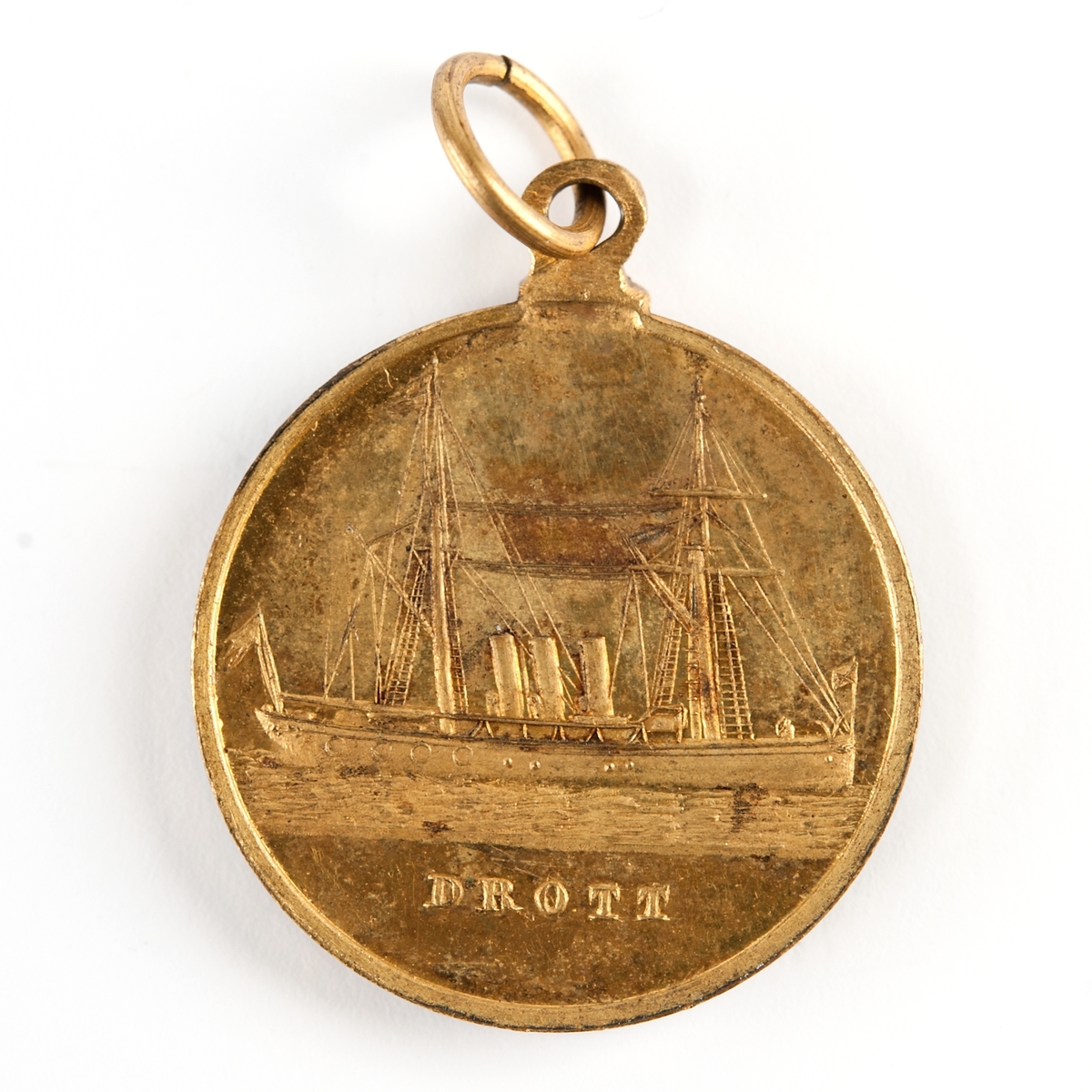 Medalj med märla.