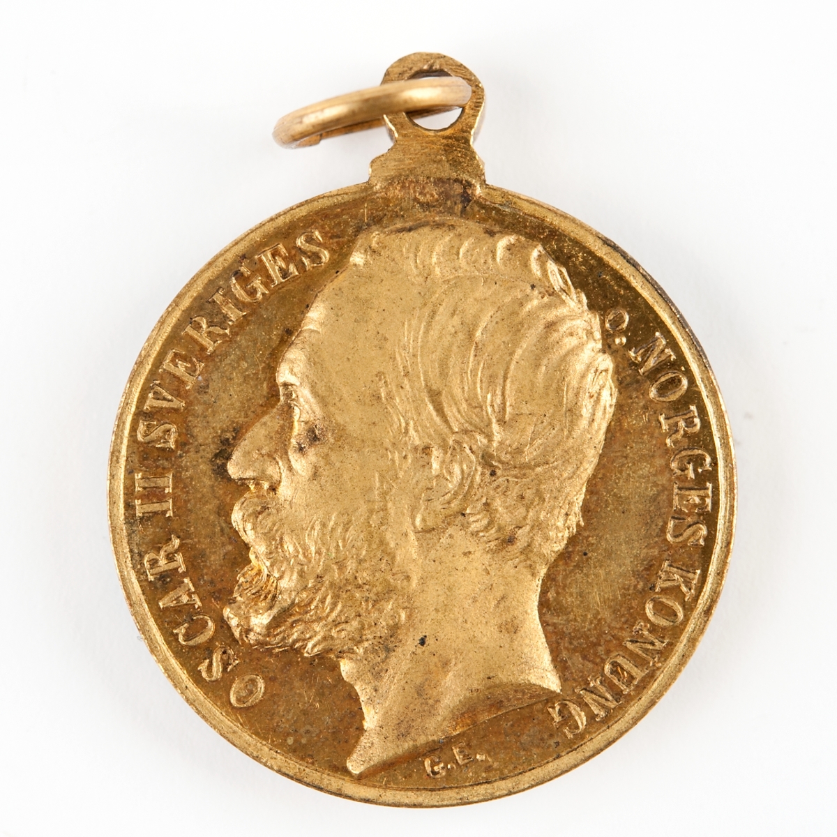 Medalj med märla.