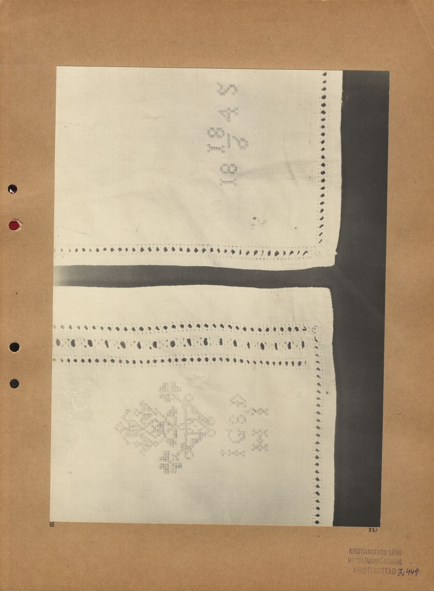 Monogram i korsstygn.