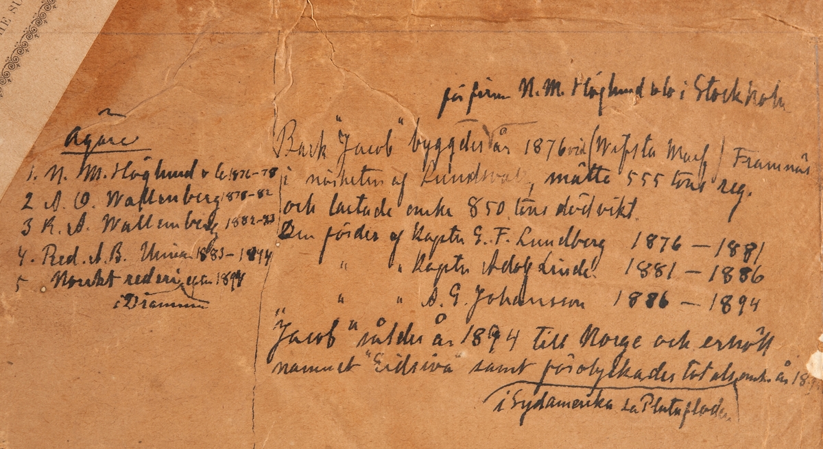 Silkestavla, Silk Picture. Avbildande tremastat barkskepp från babordssida. Till höger lotsbåt med 21 i seglet.