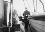 Skeppsläkaren J Lembke ombord på HMS Svensksund 1897.