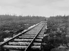 Järnvägen  Gällivare- Porjus. Byggd under vintern 1911 direkt på de bottenfrusna myrarna.