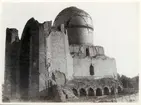 Ruin i Samarkand.
Bilden ingår i två stora fotoalbum efter direktör Karl Wilhelm Hagelin som arbetade länge vid Nobels oljeanläggningar i Baku.