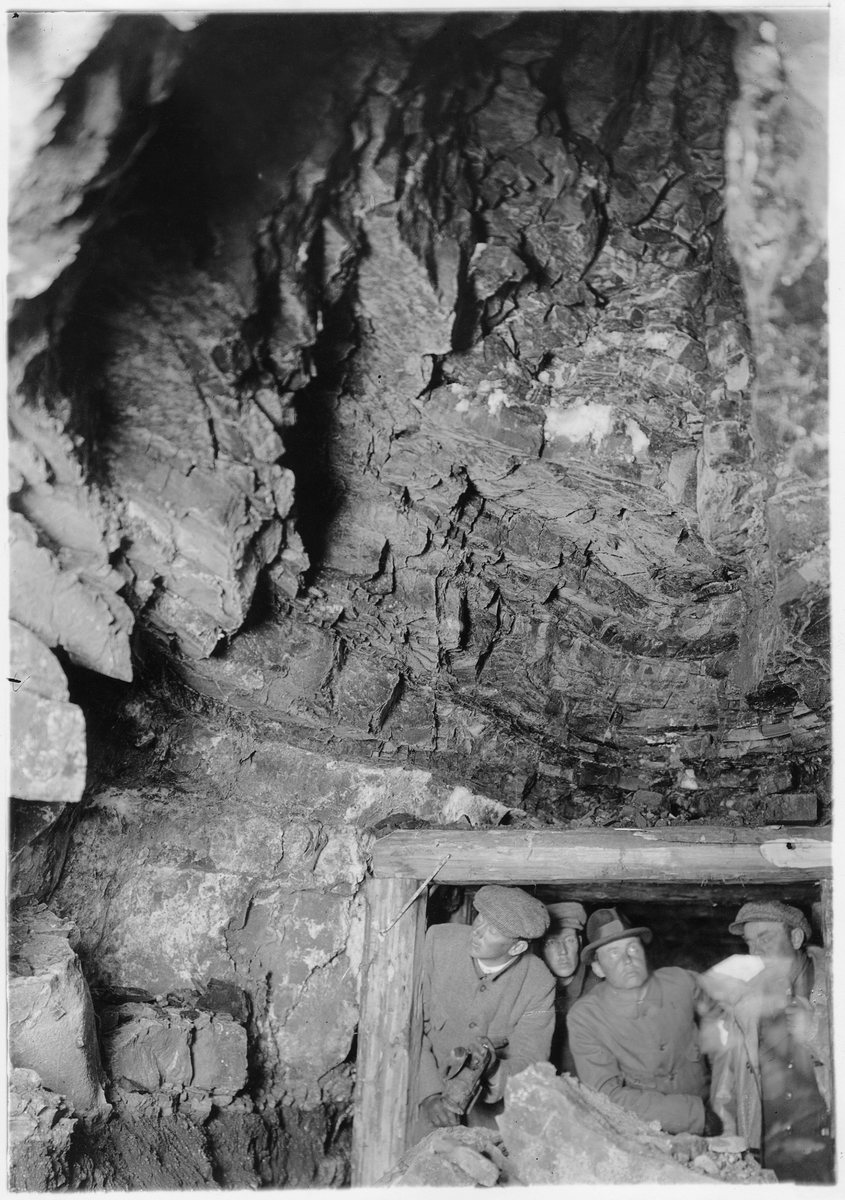 Sveagruvan på Spetsbergen. Första gruvraset, 1918.