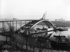 Västerbron under uppbyggnad. Bilden tagen från kungsholmssidan 1933.