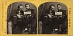 Stereobild av två män som läser på ett papper.