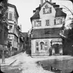 Skioptikonbild med motiv av restaurang Bratwurst Glöchlein i Bamberg.
Bilden har förvarats i kartong märkt: Resan 1901. Bamberg 8. No 22. Text på bild: 