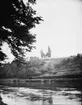 Skioptikonbild med motiv vid flod, Theresienhain, Bamberg.
Bilden har förvarats i kartong märkt: Resan 1907. Bamberg. 20. Text på bild: 