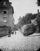 Skioptikonbild med motiv gata/ gränd i Bamberg.
Bilden har förvarats i kartong märkt: Resan 1907. Bamberg. 20