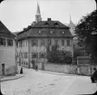 Skioptikonbild med motiv från gata i Bamberg.
Bilden har förvarats i kartong märkt: Resan 1907. Bamberg 1. 21.