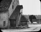 Skioptikonbild med motiv av hus i Besigheim.
Bilden har förvarats i kartong märkt: Resan 1907. Besigheim 10. 30