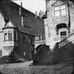 Skioptikonbild med motiv av typiskt tyskt hus i Heilbrionn.
Bilden har förvarats i kartong märkt: Resan 1907. Heilbronn 6. Stuttgart 1. Berlin 2. Text på bild: 