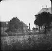 Skioptikonbild med motiv av St. Michaelsberg kloster i Bamberg.
Bilden har förvarats i kartong märkt: Resan 1907. Bamberg 8. 19. Text på bild: 