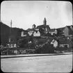 Skioptikonbild med motiv av husbygge vid Horb am Neckar.
Bilden har förvarats i kartong märkt: Resan 1908. Tübingen 3. Horb.