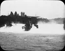 Skioptikonbild med motiv av vattenfallen Rheinfall.
Bilden har förvarats i kartong märkt: Resan 1908. Schoffhausen 7. Rheinfall  4.